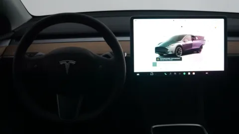 More photos of 2023 Tesla Model Y Long Range at Auto City, CA
