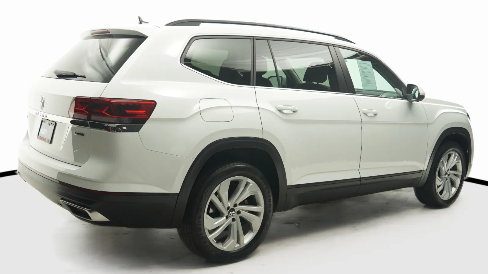 More photos of 2021 Volkswagen Atlas 3.6L V6 SE w/Technology at Auto City, CA