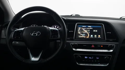 More photos of 2018 Hyundai Sonata Limited at Auto City, CA
