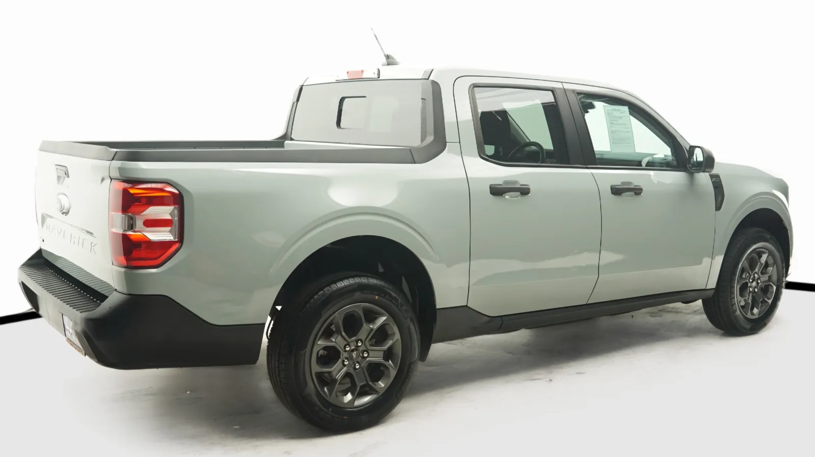 More photos of 2023 Ford Maverick XLT at Auto City, CA