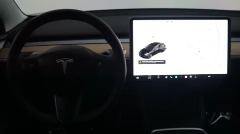 More photos of 2021 Tesla Model 3 Long Range at Auto City, CA