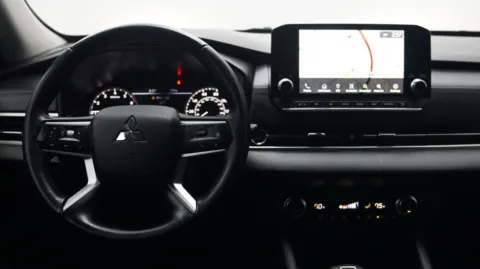 More photos of 2024 Mitsubishi Outlander SE Black Edition at Auto City, CA