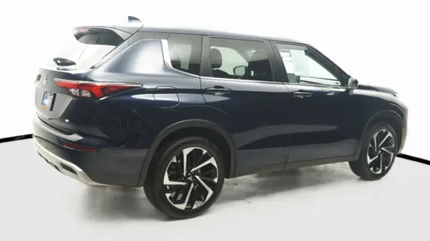 More photos of 2024 Mitsubishi Outlander SE Black Edition at Auto City, CA