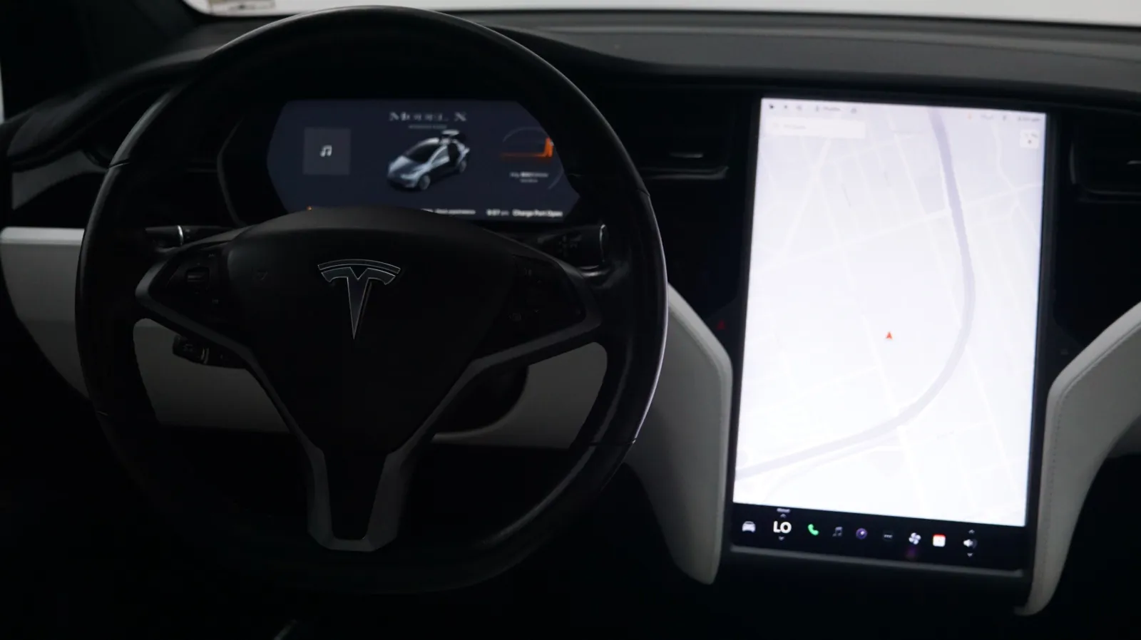 More photos of 2019 Tesla Model X Standard Range at Auto City, CA