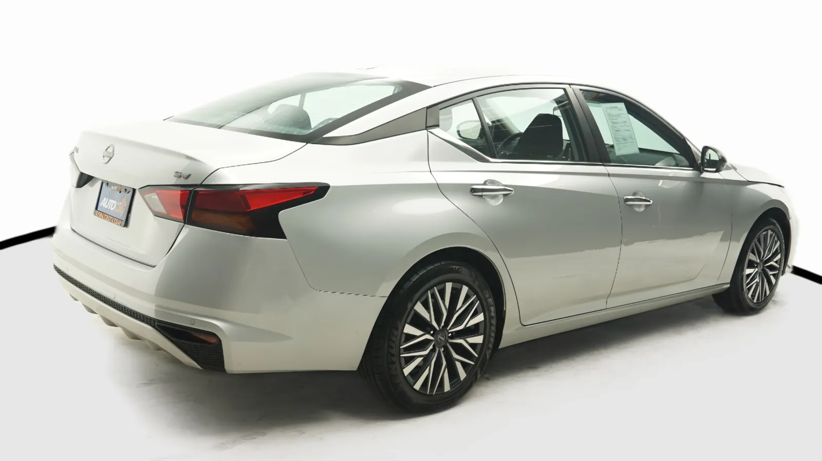 More photos of 2024 Nissan Altima 2.5 SV at Auto City, CA