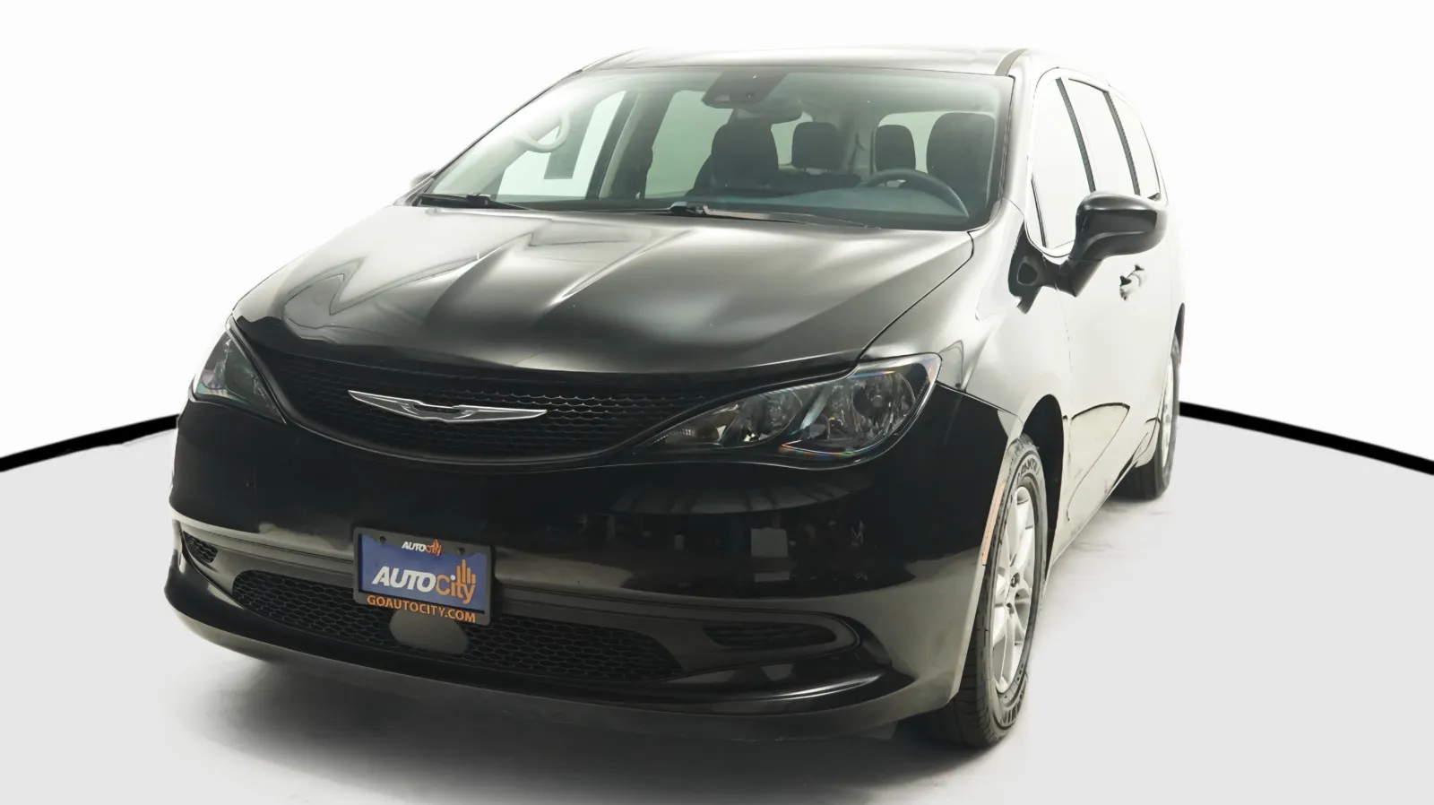 2023 Chrysler Voyager LX's photo