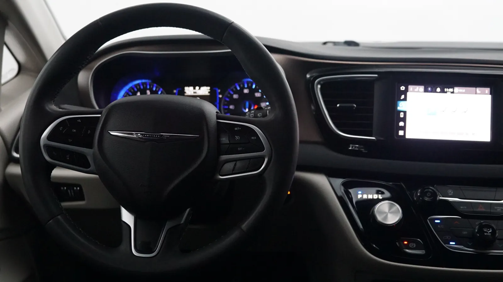 More photos of 2023 Chrysler Voyager LX at Auto City, CA