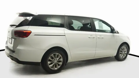 More photos of 2019 Kia Sedona LX at Auto City, CA