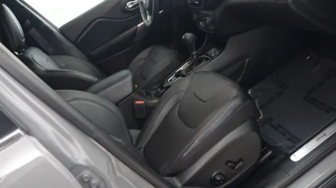 More photos of 2021 Jeep Cherokee Limited at Auto City, CA