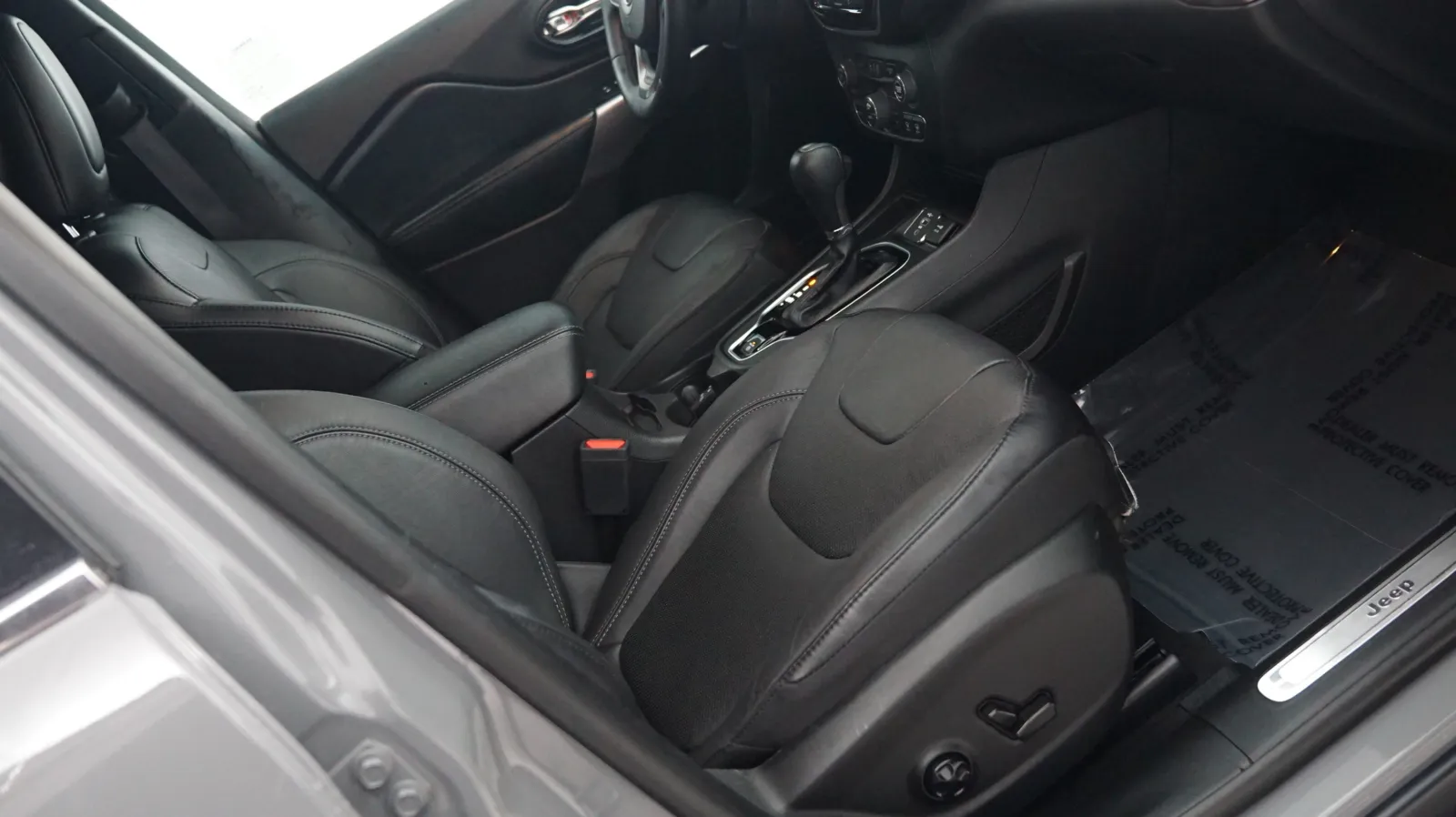More photos of 2021 Jeep Cherokee Limited at Auto City, CA