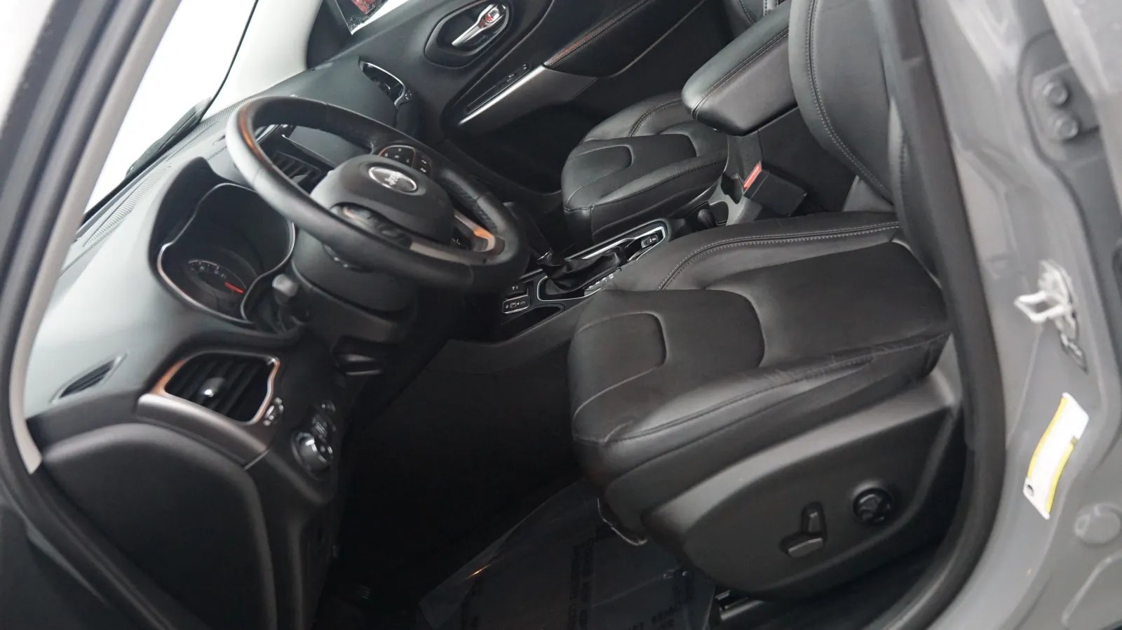 Jeep Cherokee photo 7