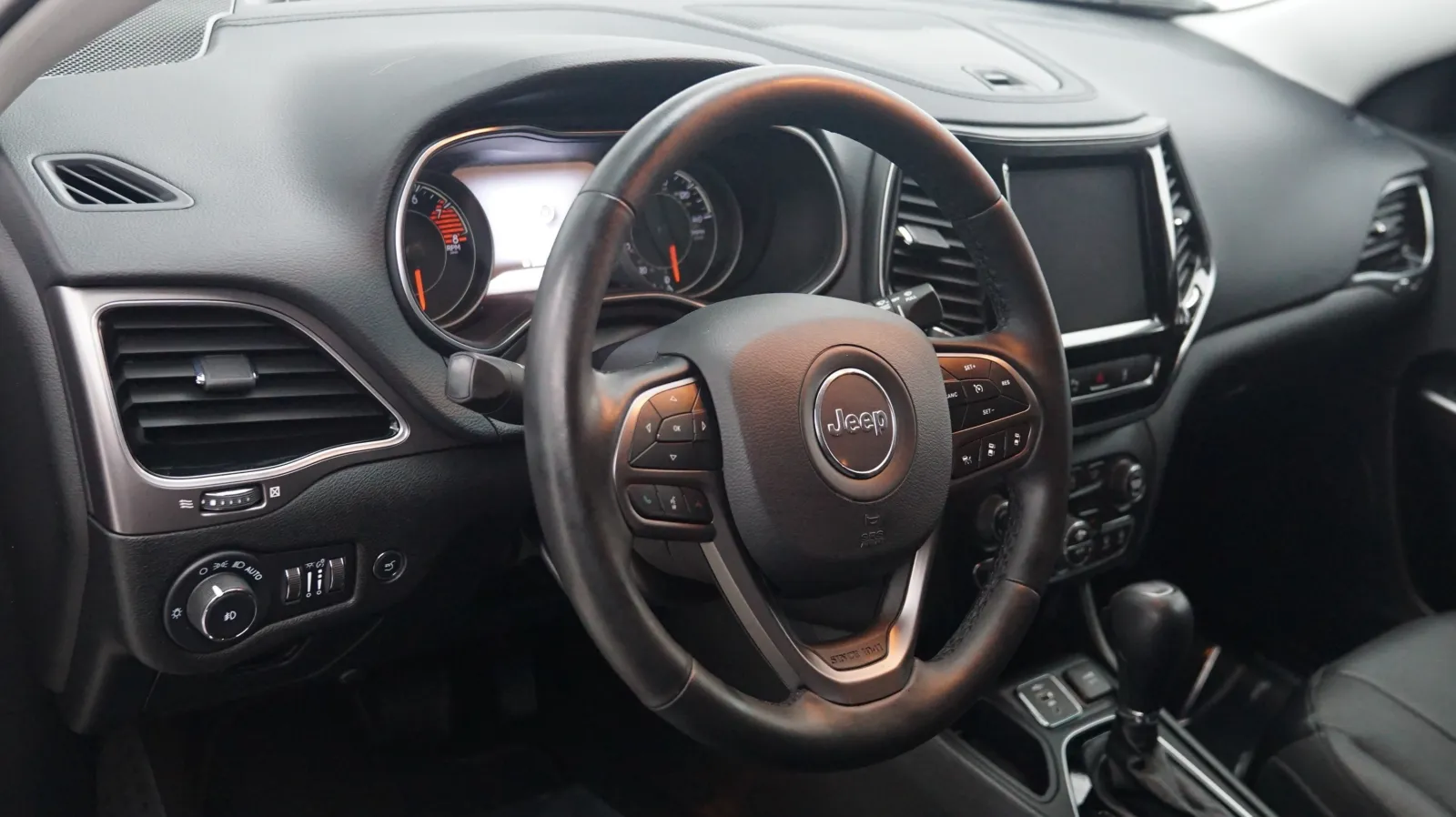 Jeep Cherokee photo 18