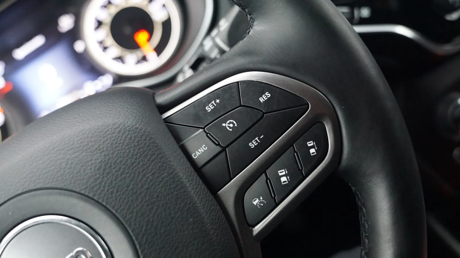 Jeep Cherokee photo 21