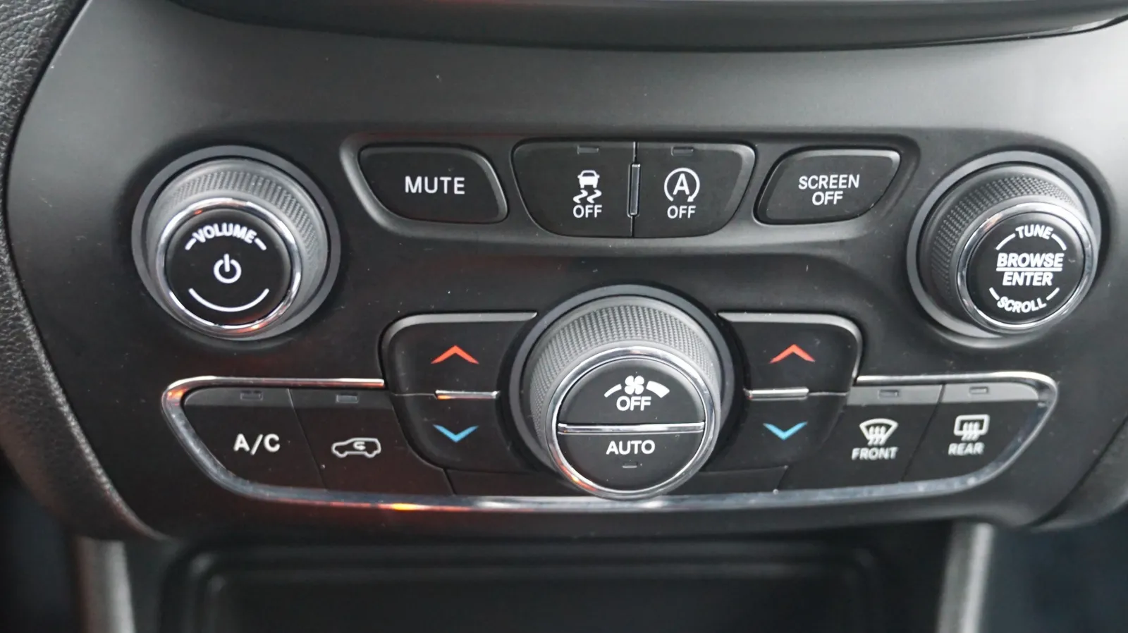 Jeep Cherokee photo 24