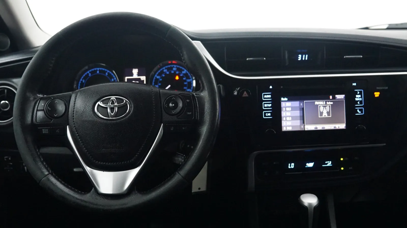 More photos of 2017 Toyota Corolla SE at Auto City, CA