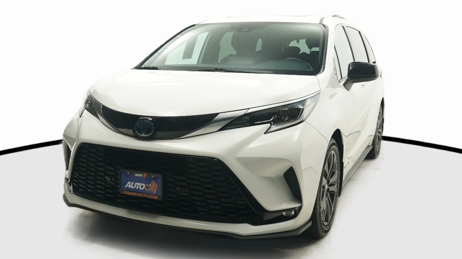 White 2021 Toyota Sienna XSE for sale in El Cajon, CA
