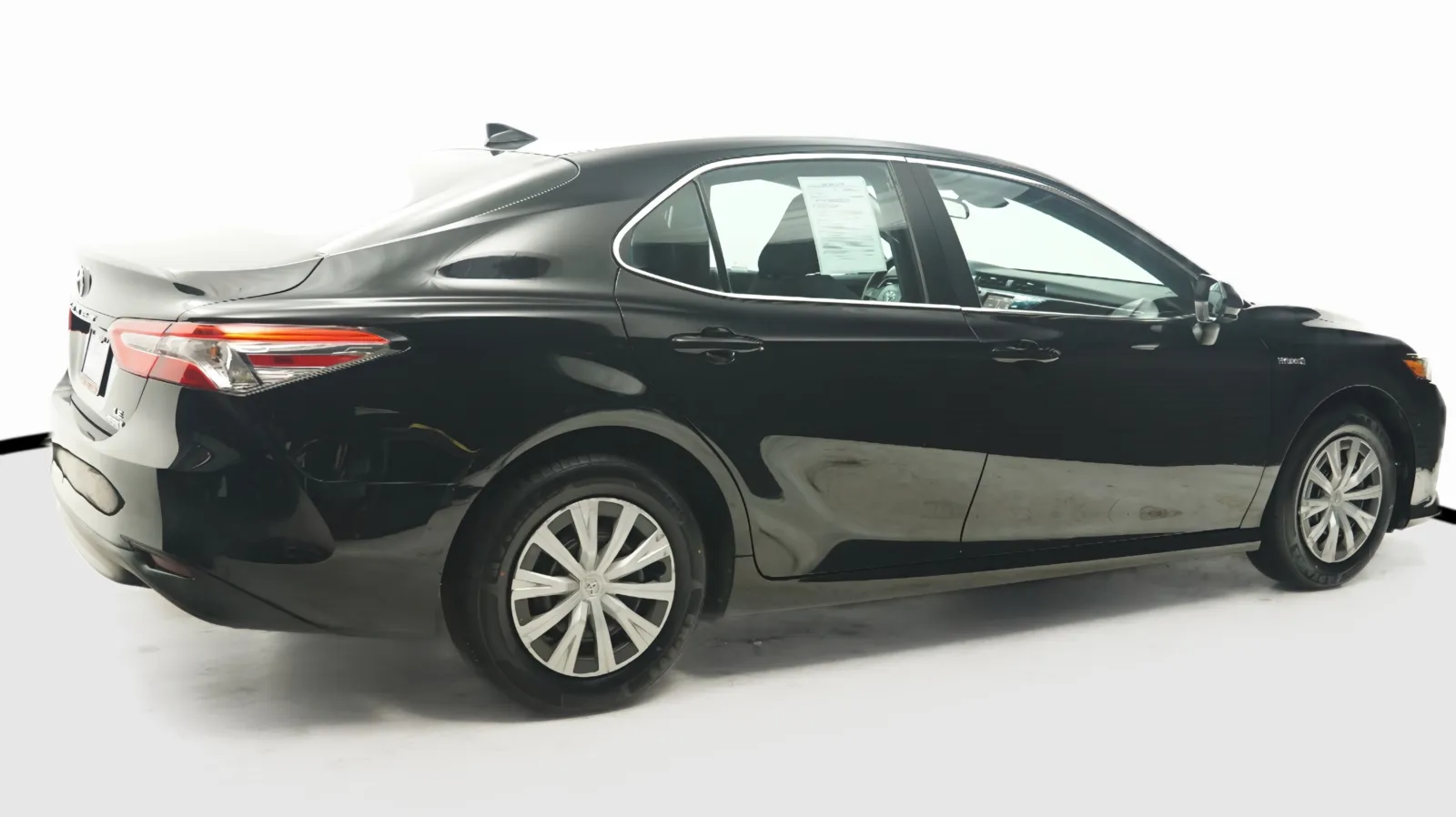 More photos of 2020 Toyota Camry Hybrid LE at Auto City, CA
