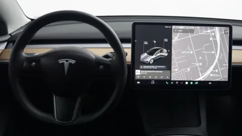 More photos of 2022 Tesla Model 3 Long Range at Auto City, CA