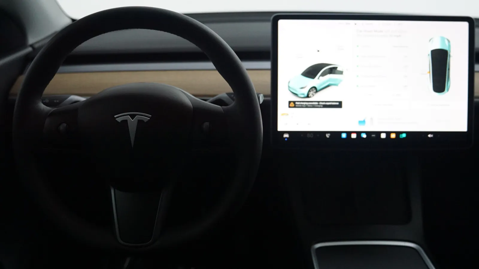 More photos of 2021 Tesla Model Y Long Range at Auto City, CA
