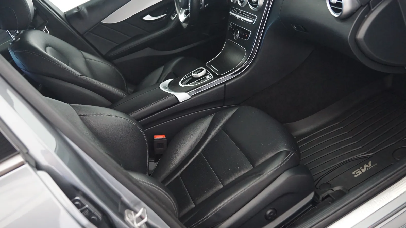 Mercedes-Benz C-Class photo 6