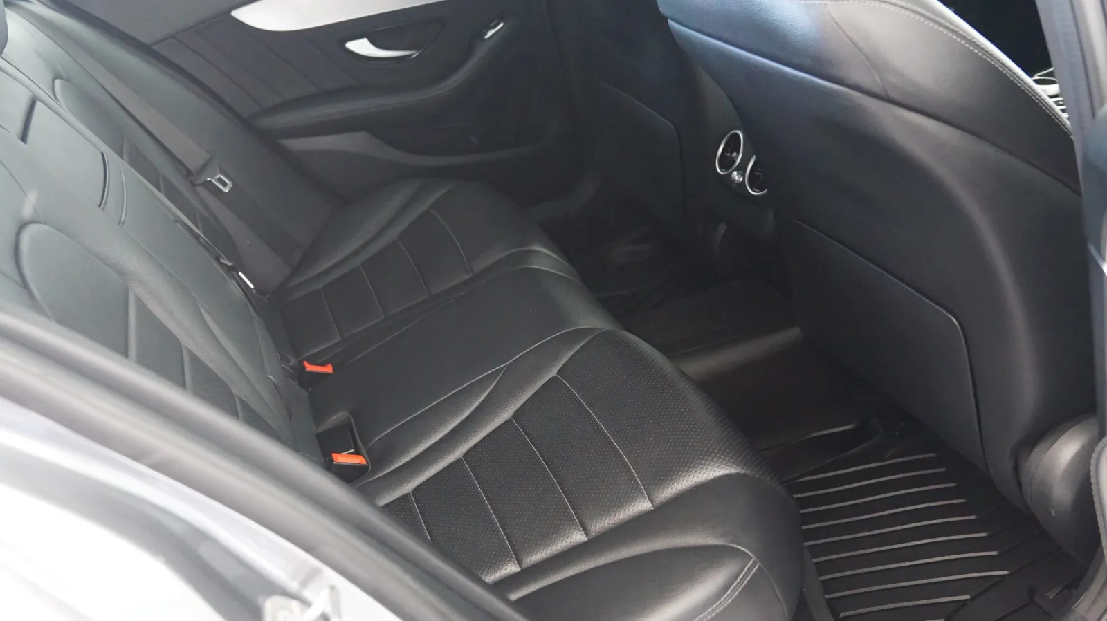 Mercedes-Benz C-Class photo 11