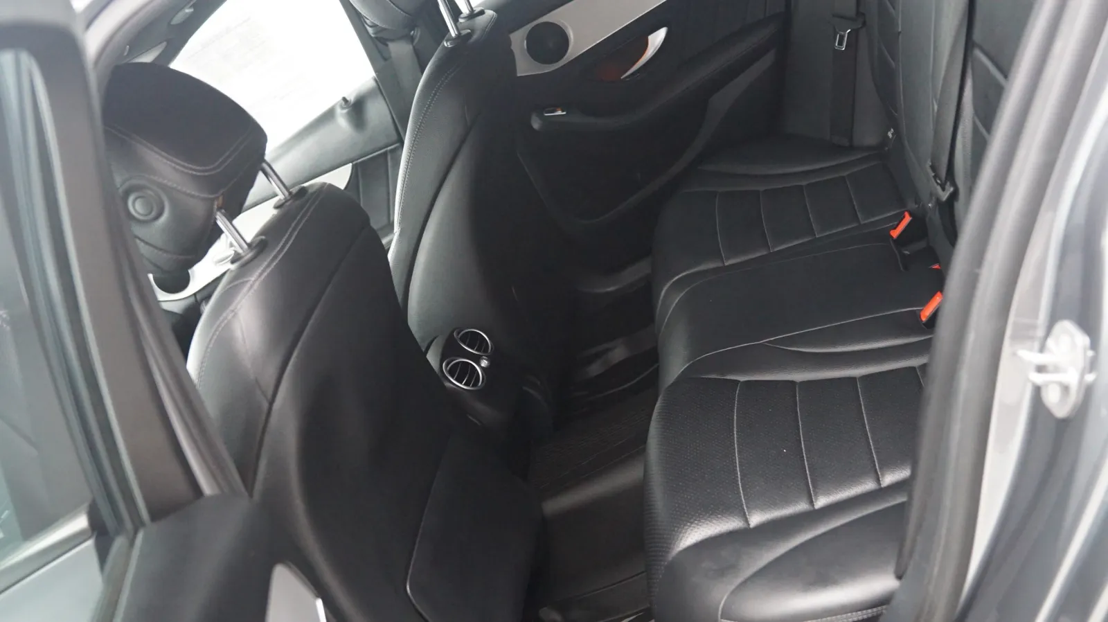 Mercedes-Benz C-Class photo 12