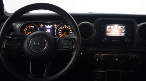 More photos of 2021 Jeep Gladiator Sport at Auto City, CA