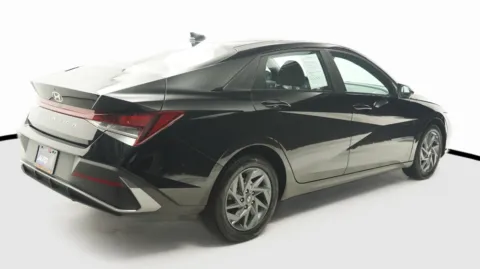 More photos of 2024 Hyundai Elantra SEL at Auto City, CA