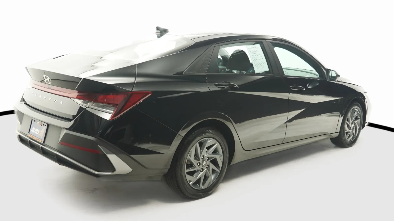 More photos of 2024 Hyundai Elantra SEL at Auto City, CA