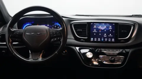 More photos of 2020 Chrysler Pacifica Touring L Plus at Auto City, CA