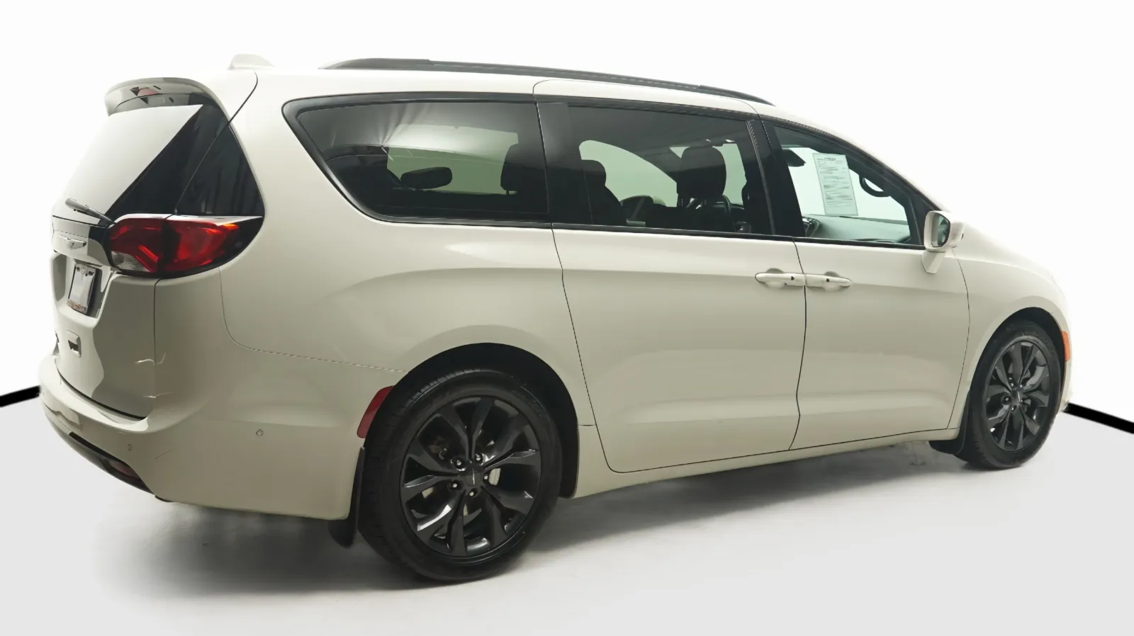 More photos of 2020 Chrysler Pacifica Touring L Plus at Auto City, CA