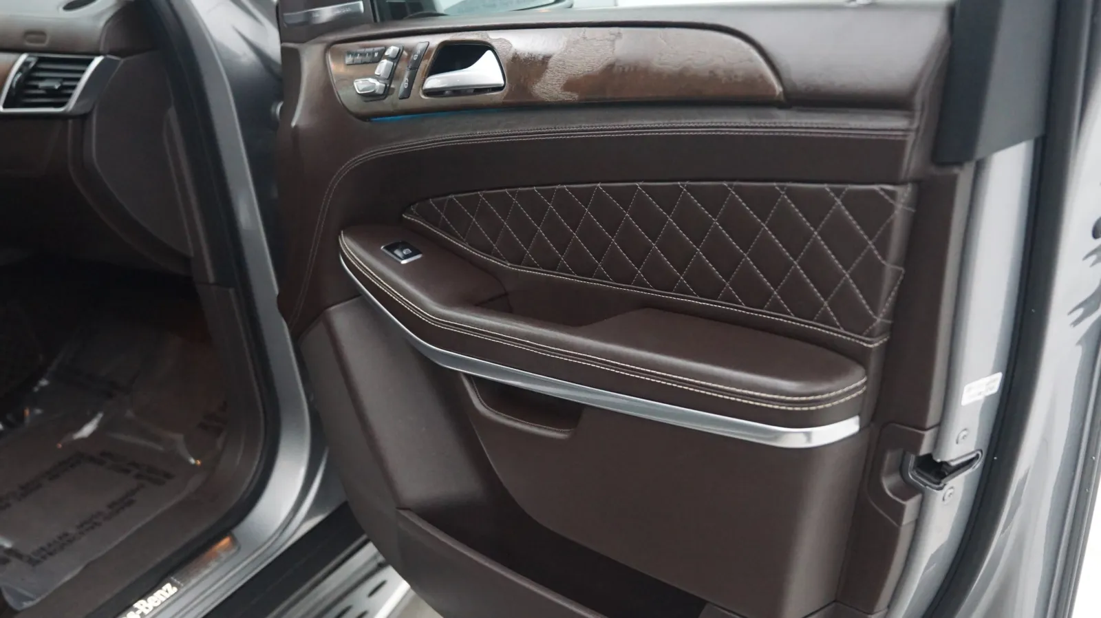 Mercedes-Benz GLS photo 14