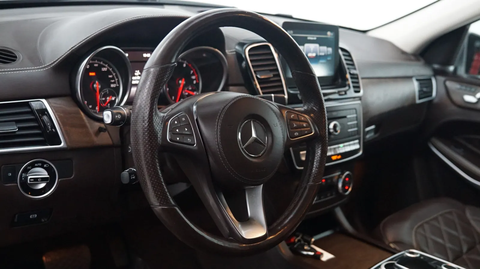 Mercedes-Benz GLS photo 16
