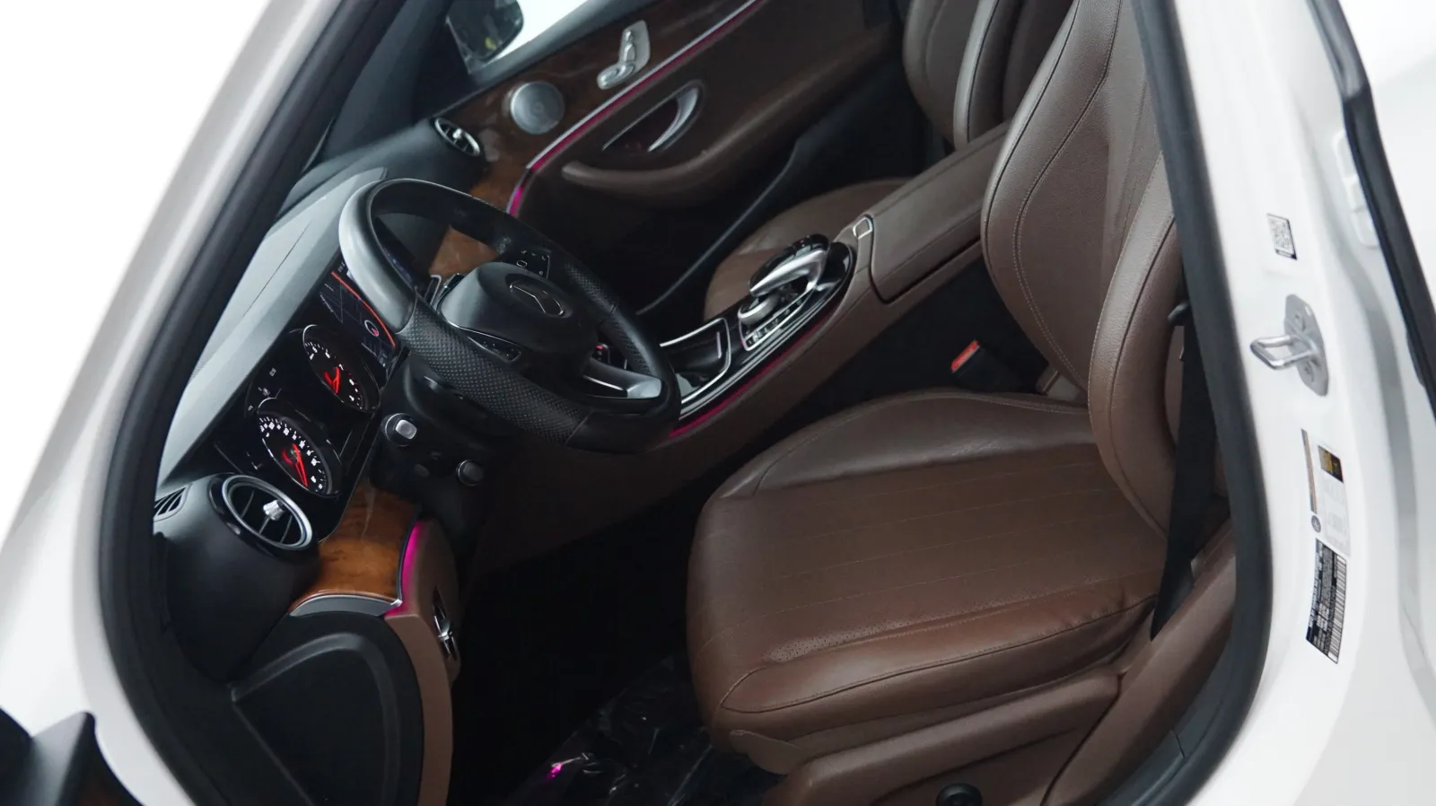 Mercedes-Benz E-Class photo 7