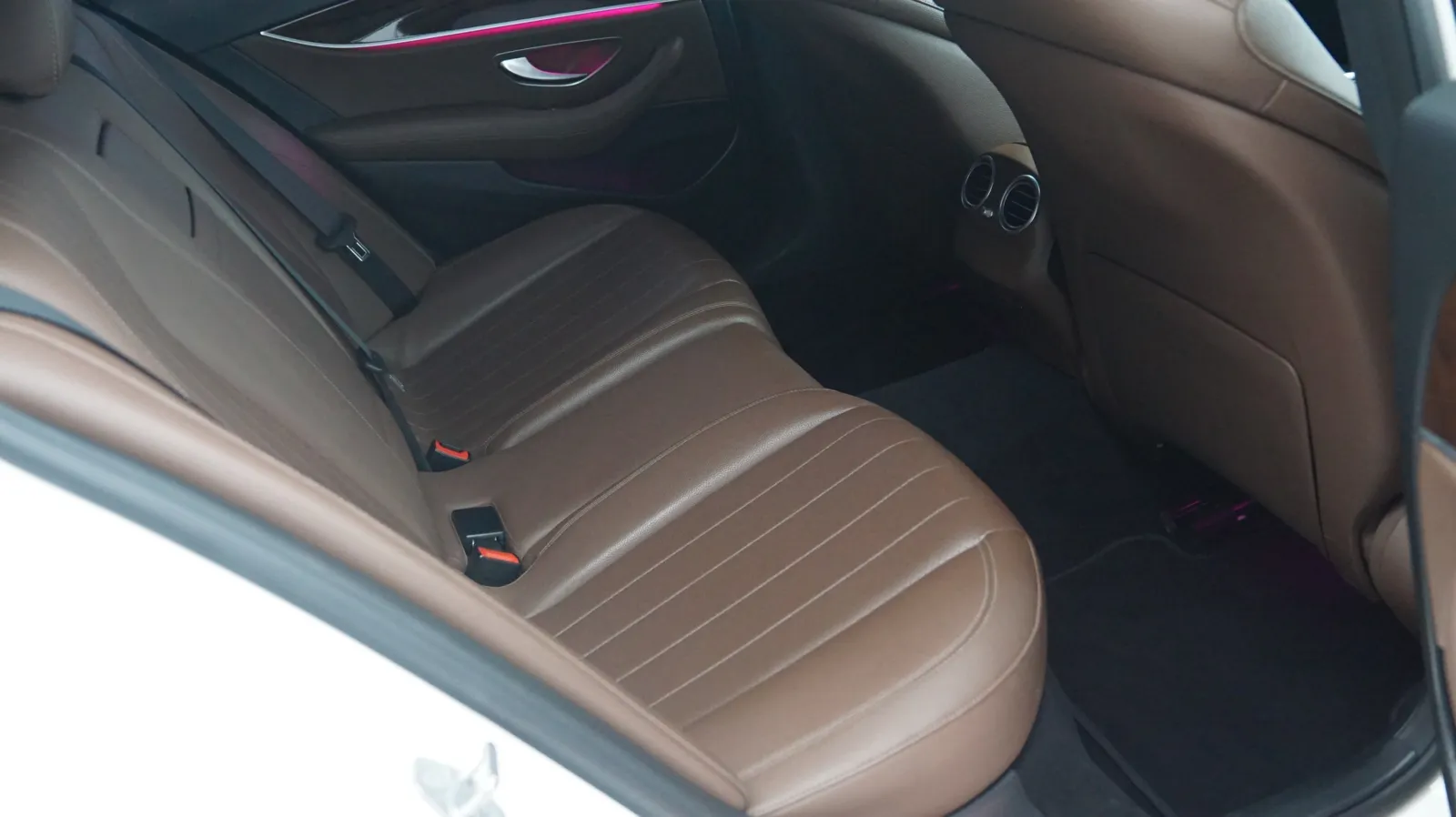 Mercedes-Benz E-Class photo 11