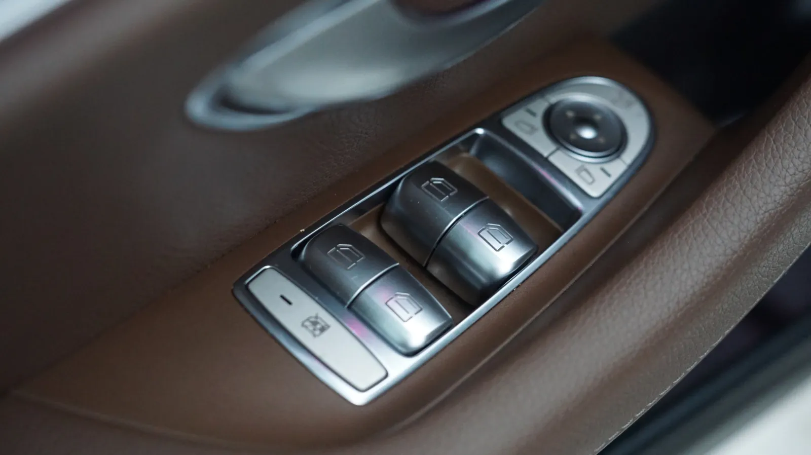 Mercedes-Benz E-Class photo 15