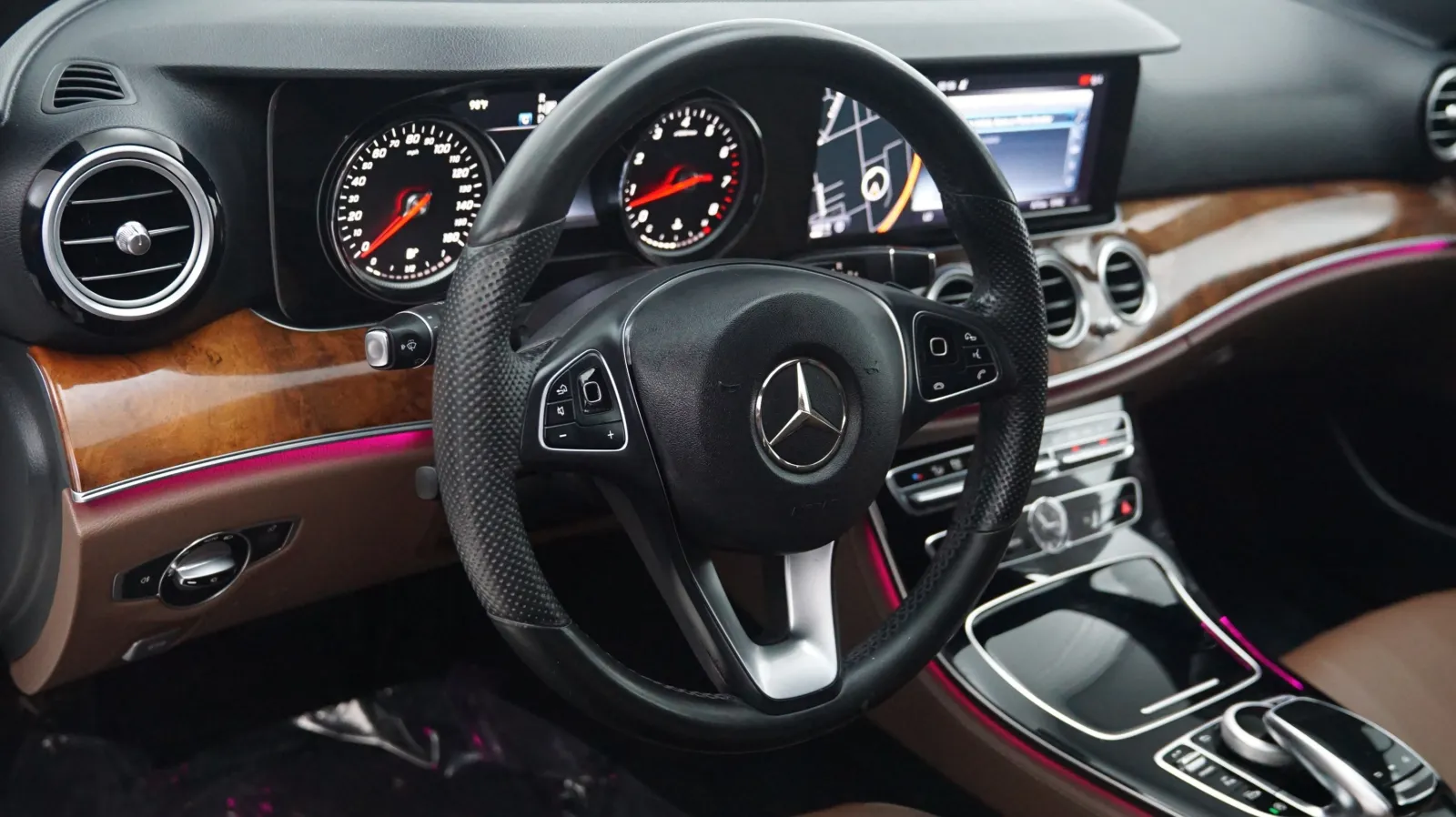 Mercedes-Benz E-Class photo 16