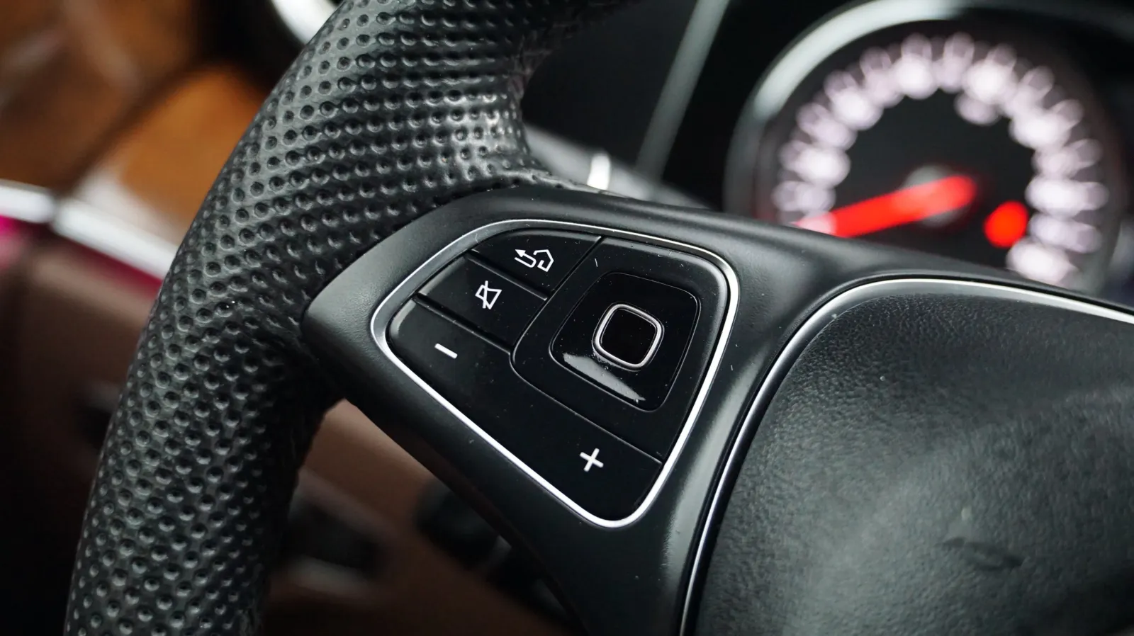Mercedes-Benz E-Class photo 18