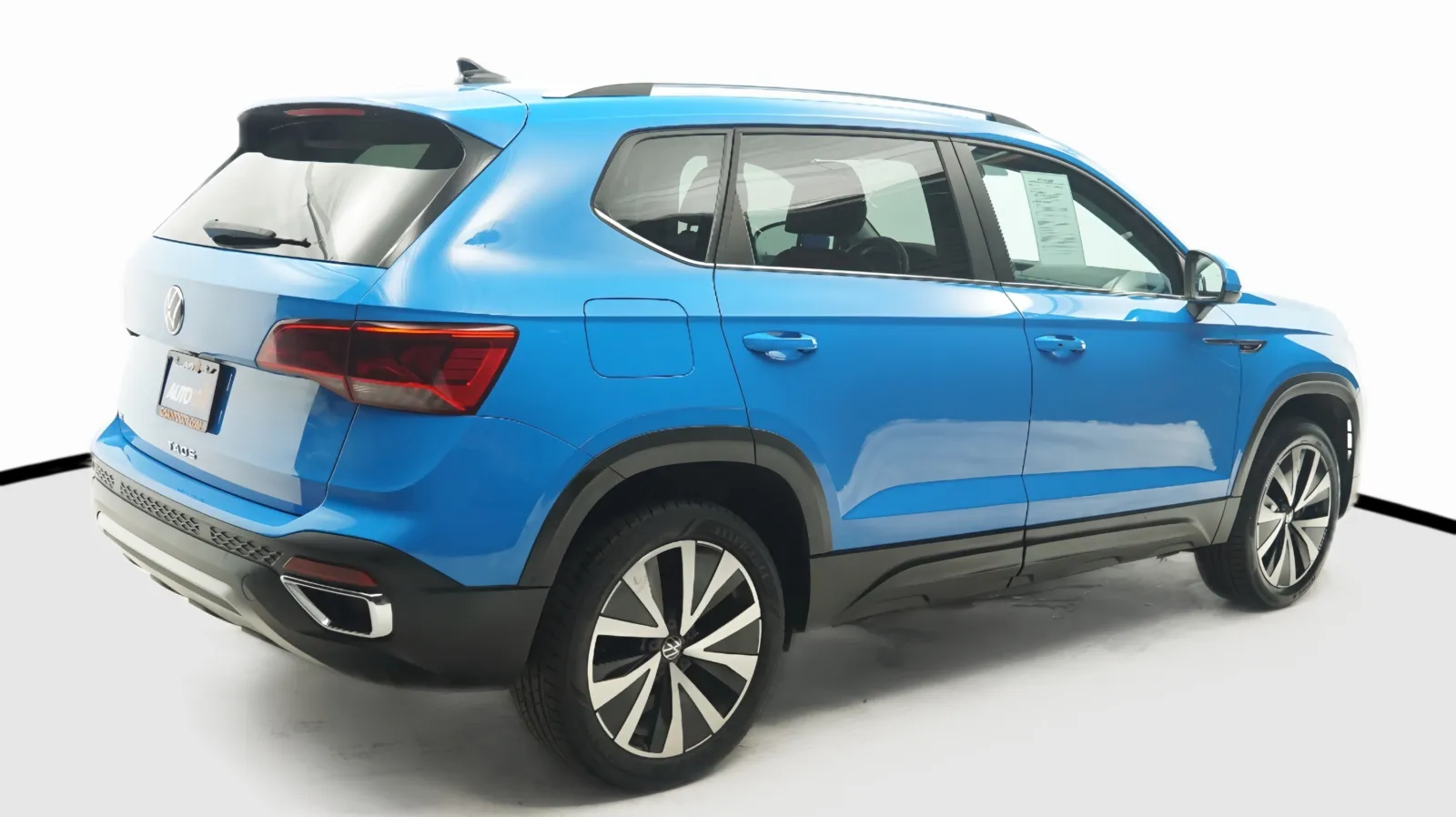 More photos of 2023 Volkswagen Taos SE at Auto City, CA
