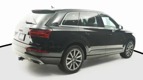 More photos of 2019 Audi Q7 Premium at Auto City, CA