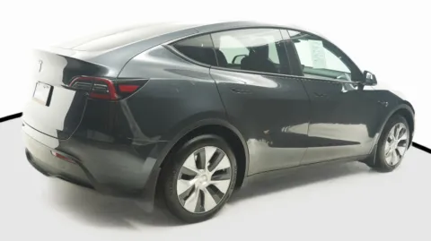 More photos of 2024 Tesla Model Y Long Range at Auto City, CA