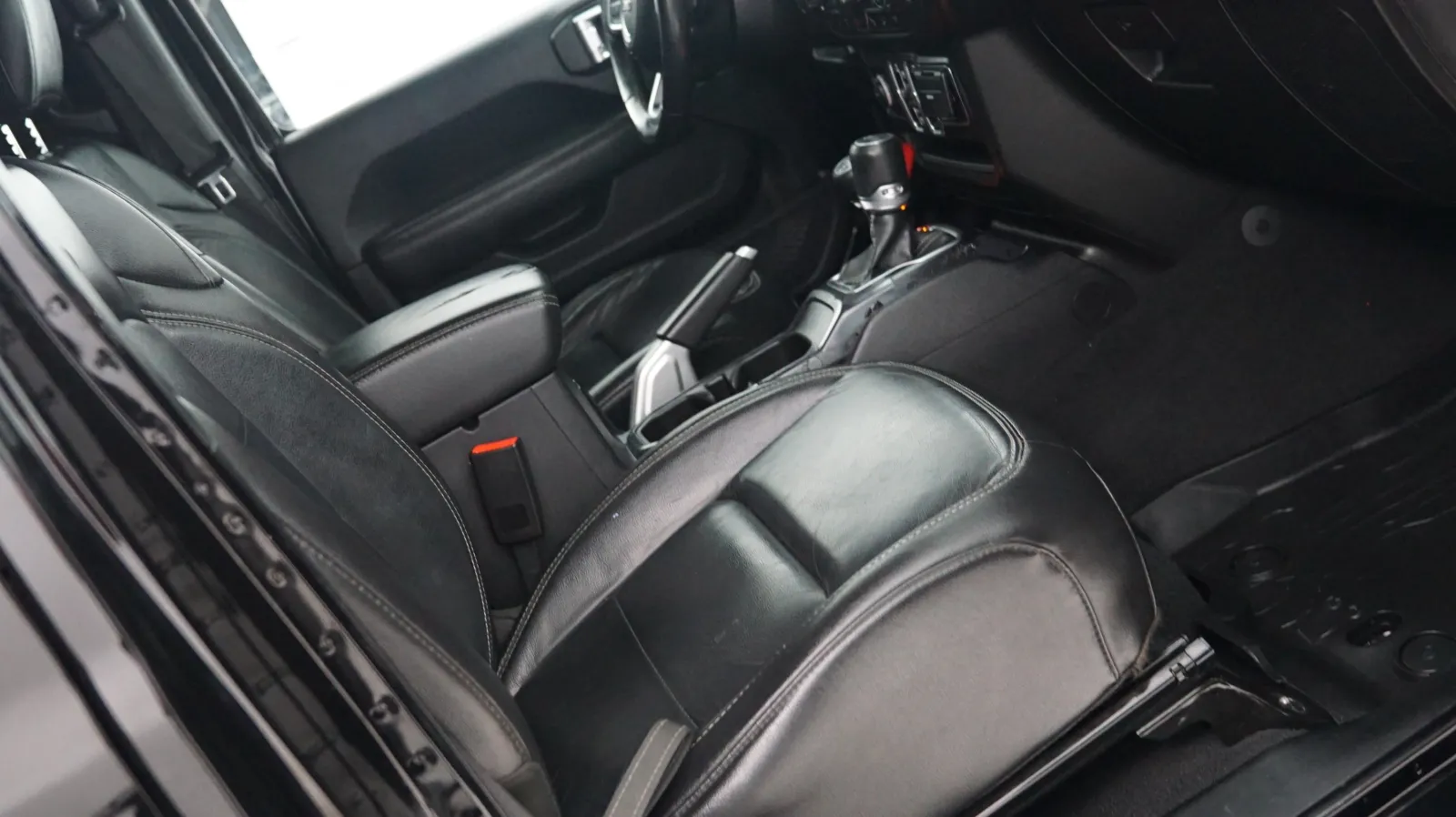 Jeep Wrangler photo 6