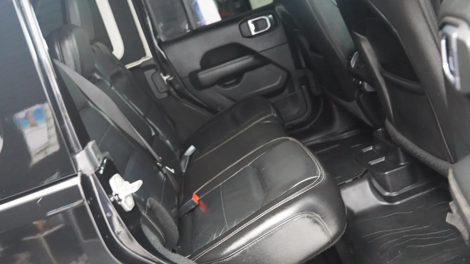 Jeep Wrangler photo 11