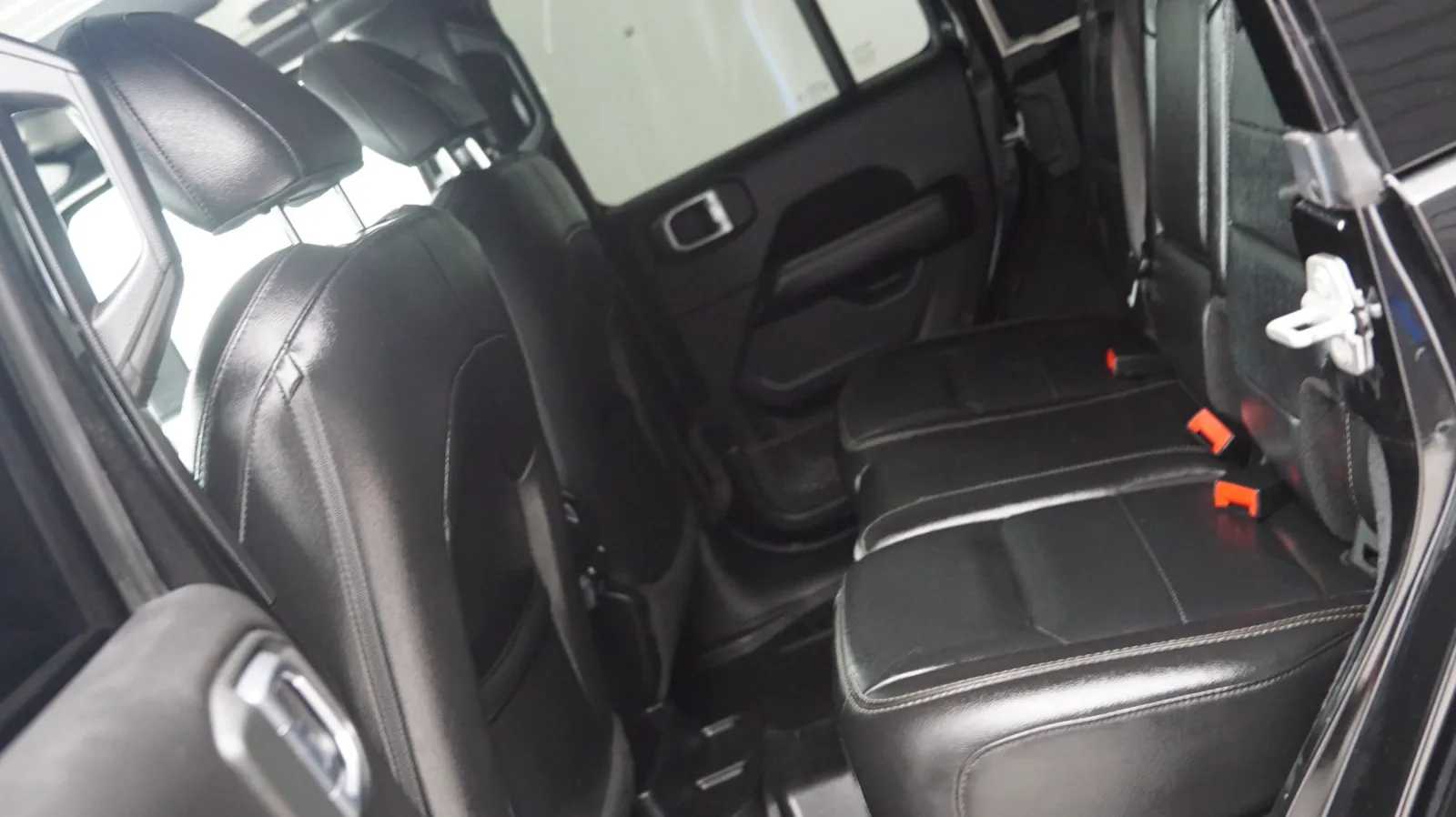 Jeep Wrangler photo 12