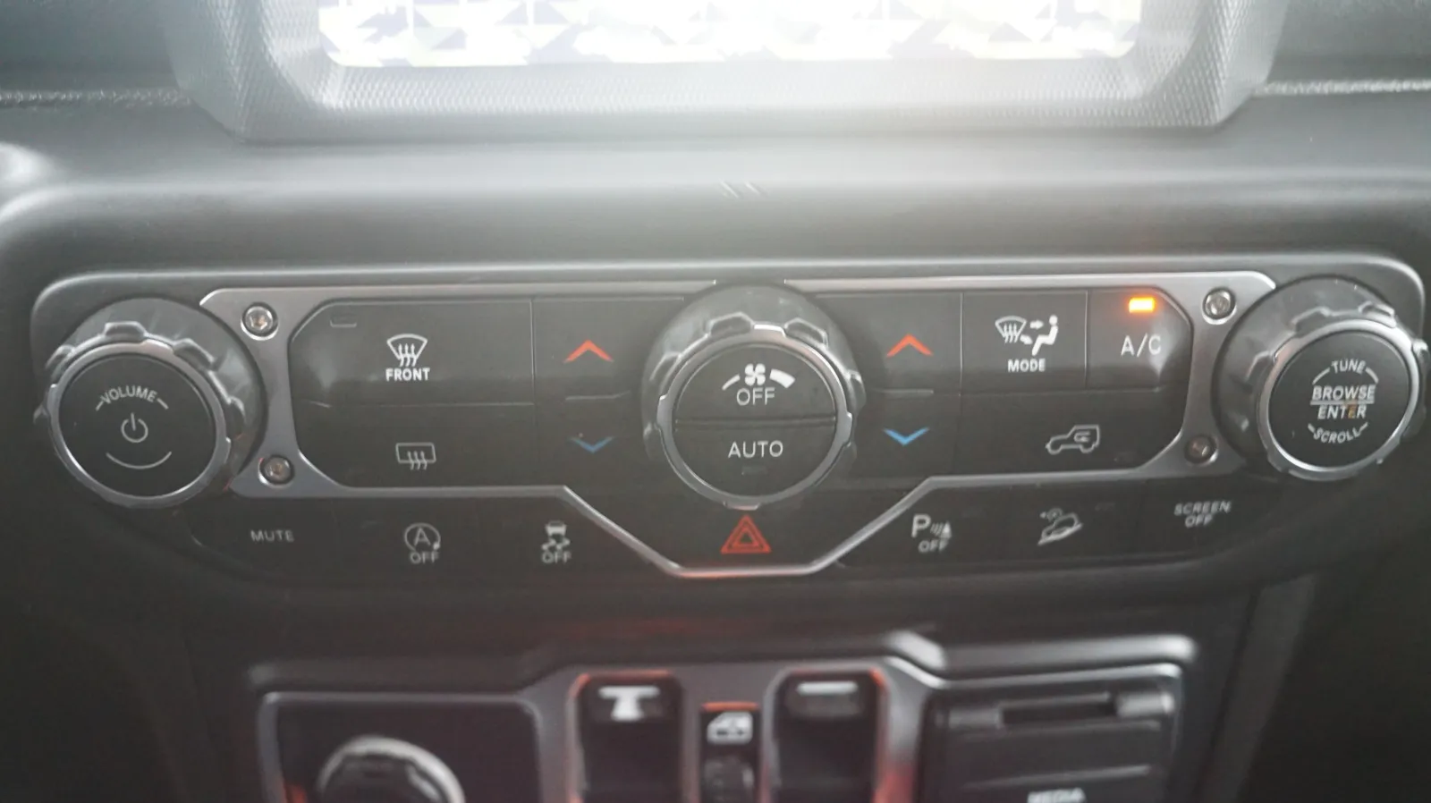 Jeep Wrangler photo 18