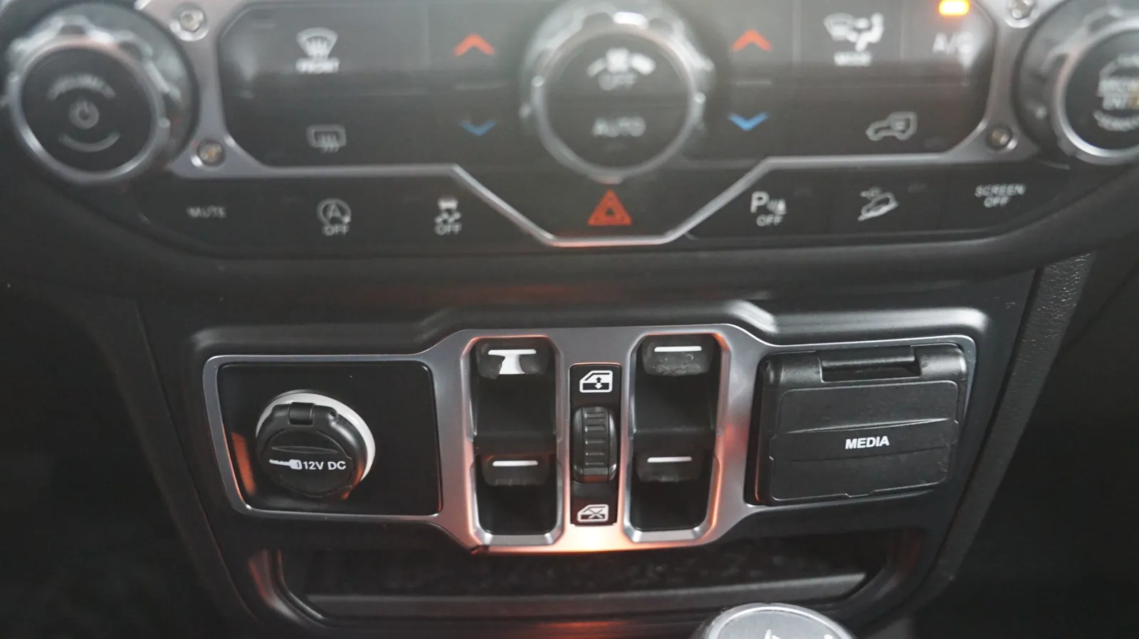 Jeep Wrangler photo 19