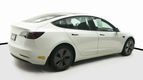 More photos of 2022 Tesla Model 3 Long Range at Auto City, CA