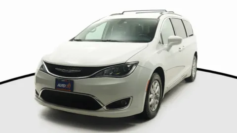 White 2020 Chrysler Pacifica Touring L for sale in El Cajon, CA