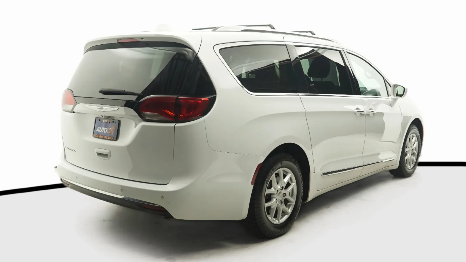 Chrysler Pacifica photo 6