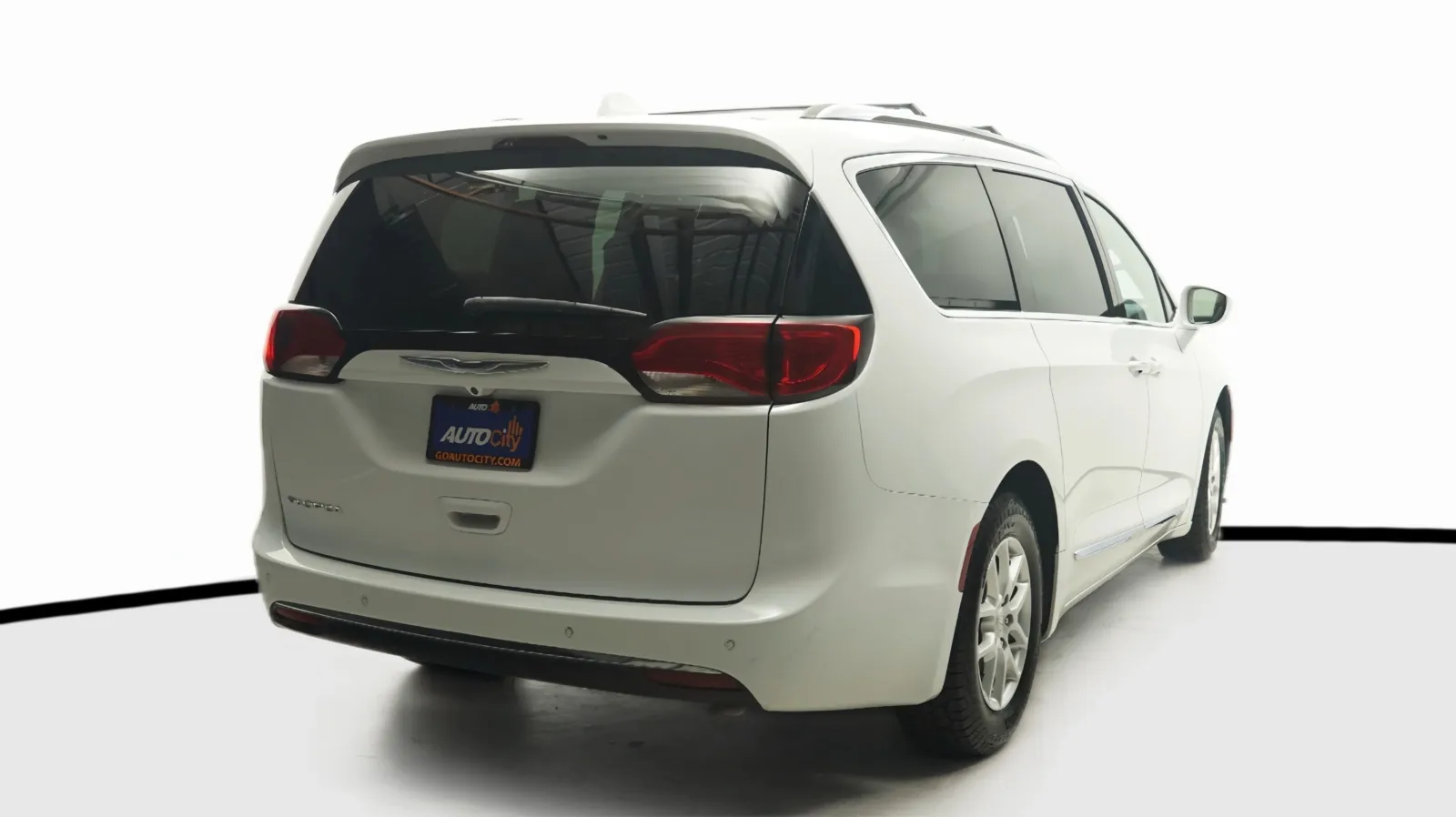 Chrysler Pacifica photo 8